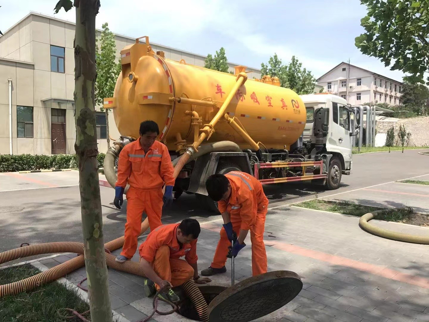 云龙化粪池清理与5-8吨吸粪车施工效率分析